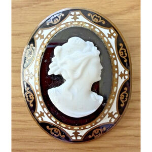 Vintage Cameo Brooch Ornate Gold Tone Black White Portrait Frame